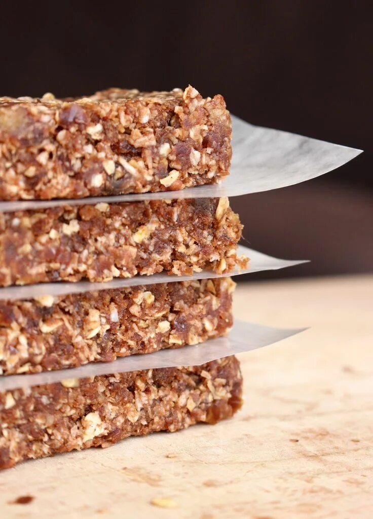 Злаковый батончик домашний рецепт. Granola bar мюсли. батончики мюсли muesli. энергетические батончики-мюсли. овсяные батончики.
