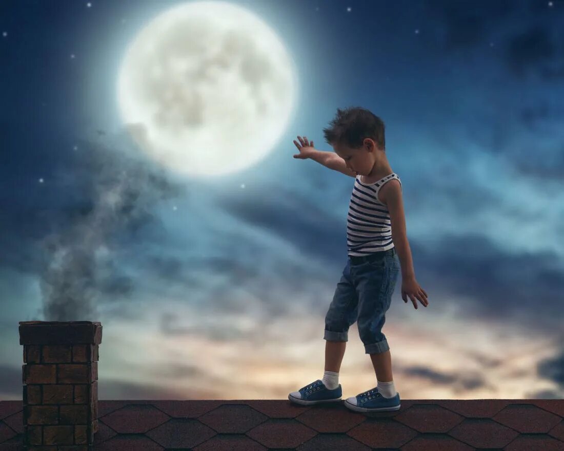 Мальчик лежит на кровати. Мальчик спит. Сон идти с мальчиком. Сон мультяшный. Мальчик спит рисунок для детей.