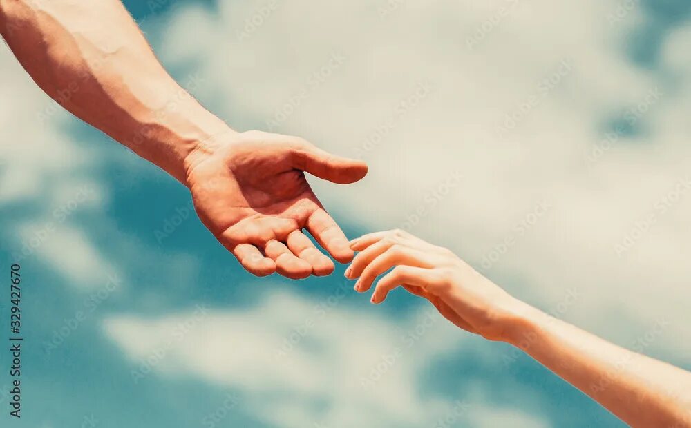 Помощь другим. Give each other. Два человека дают друг другу пять. Лимонад для детей. Ребенок с лимонадом высший класс.