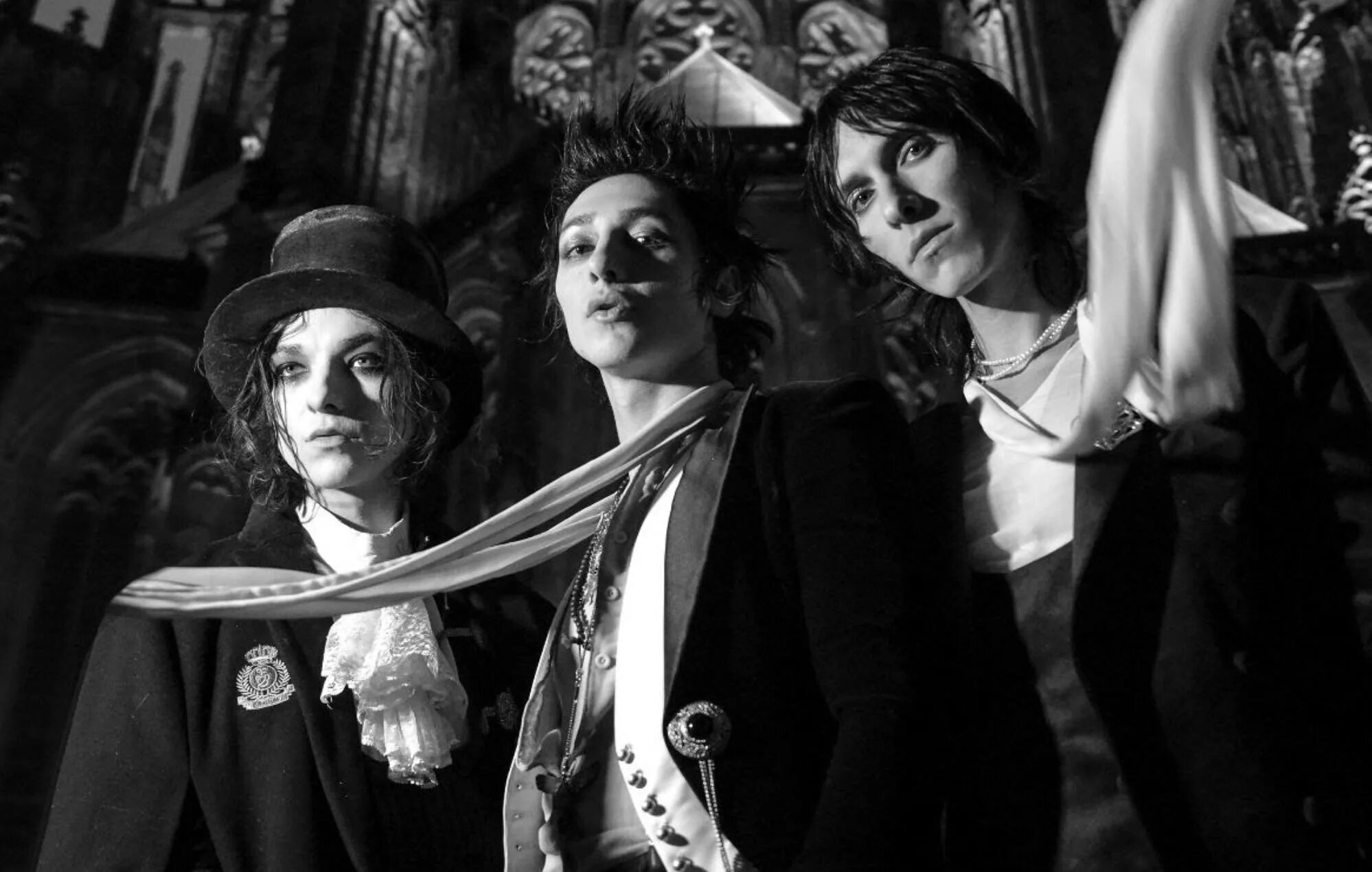 Palaye royale. Palaye royale вокалист. Palaye royale fever dream. Palaye royale paranoid обложка. Palaye royale the bastards.