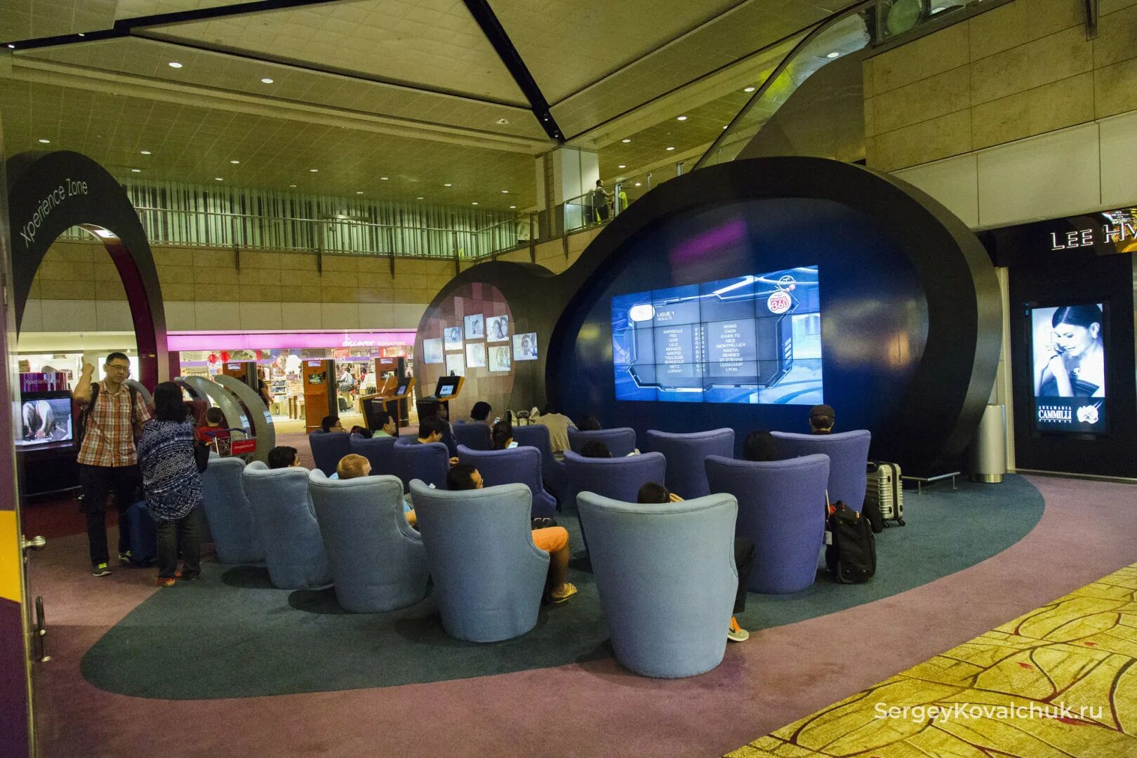 украшение кинозала к открытию. кинотеатр на аэродроме. кинотеатр на аэродроме. кинотеатр на аэродроме. киномакс пражская.