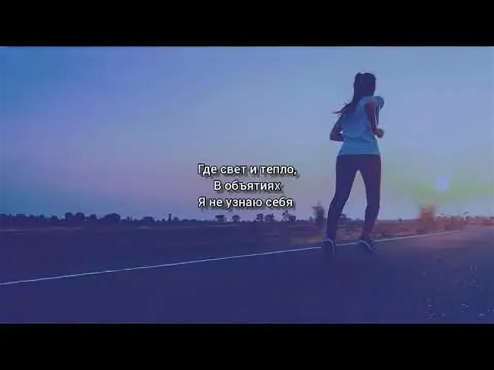 Я пою песню дорога. Слова песни мы едем едем в далекие края. Дорога добра текст. Я пою песню дорога. Малыш с микрофоном.