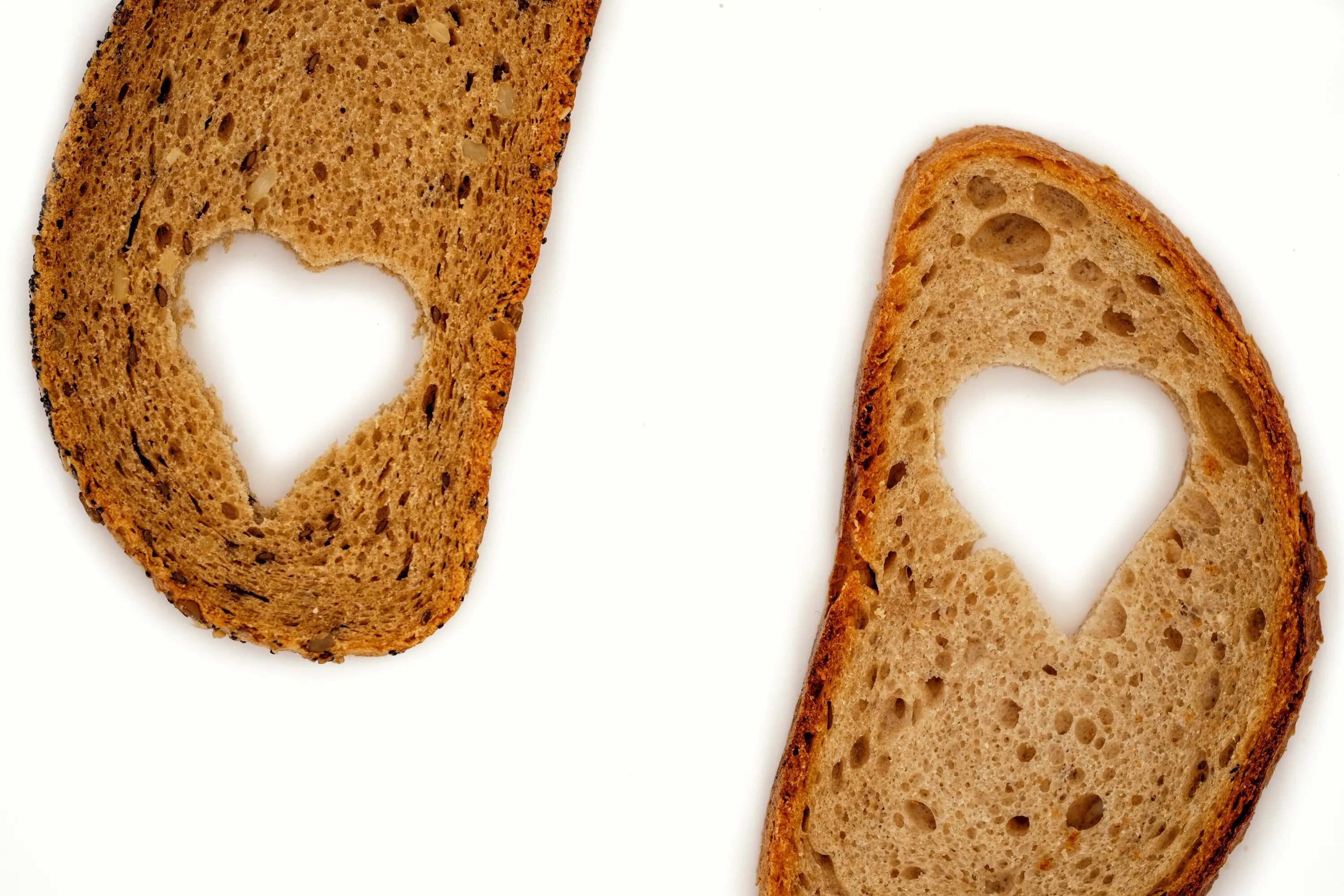Кусочек хлеба. Ломтик хлеба. Ломоть хлеба. Хлеб с сердечком. Дай кусочек хлеба