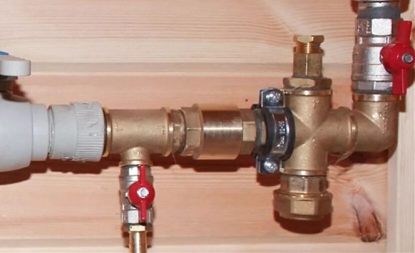 Обратный клапан для воды 1/2 мама папа. Обратный клапан воды в системе водоснабжения. Обратный клапан на котел отопление 50 мм. Как устанавливается обратный клапан. Клапан на воду в квартире