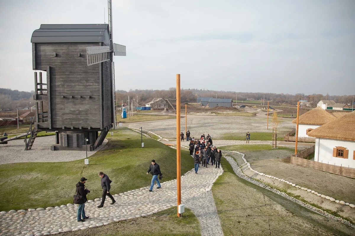 Слобожанщина белгородская область колотиловка. Новая слобода колотиловка. Этнодеревня слобожанщина белгородская. Колотиловка белгород. Колотиловка белгород.