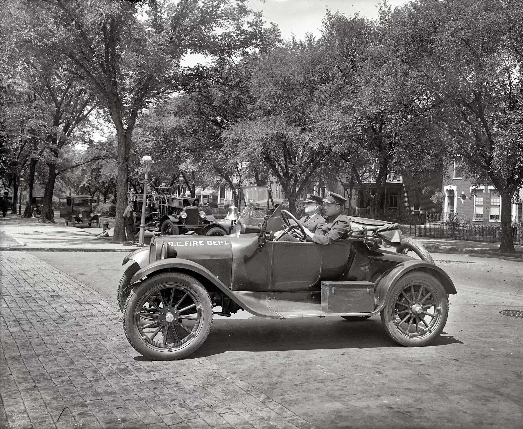 У 20х 1. 1926 Buick. Buick 1927. Автомобили 20 века. Машины 20 годов 20 века.