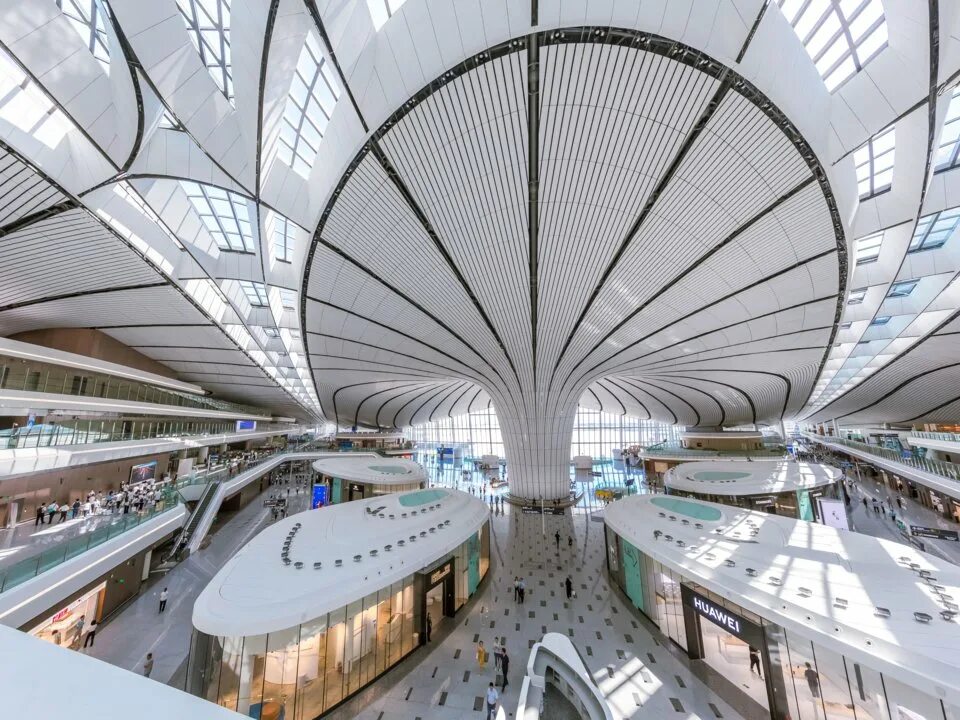 Какой самой большой аэропорт в мире. Пекинский Международный аэропорт Дасин. Пекин Дасин, Международный аэропорт, Китай. Новый аэропорт Пекина. Аэропорт Дасин в Пекине внутри.