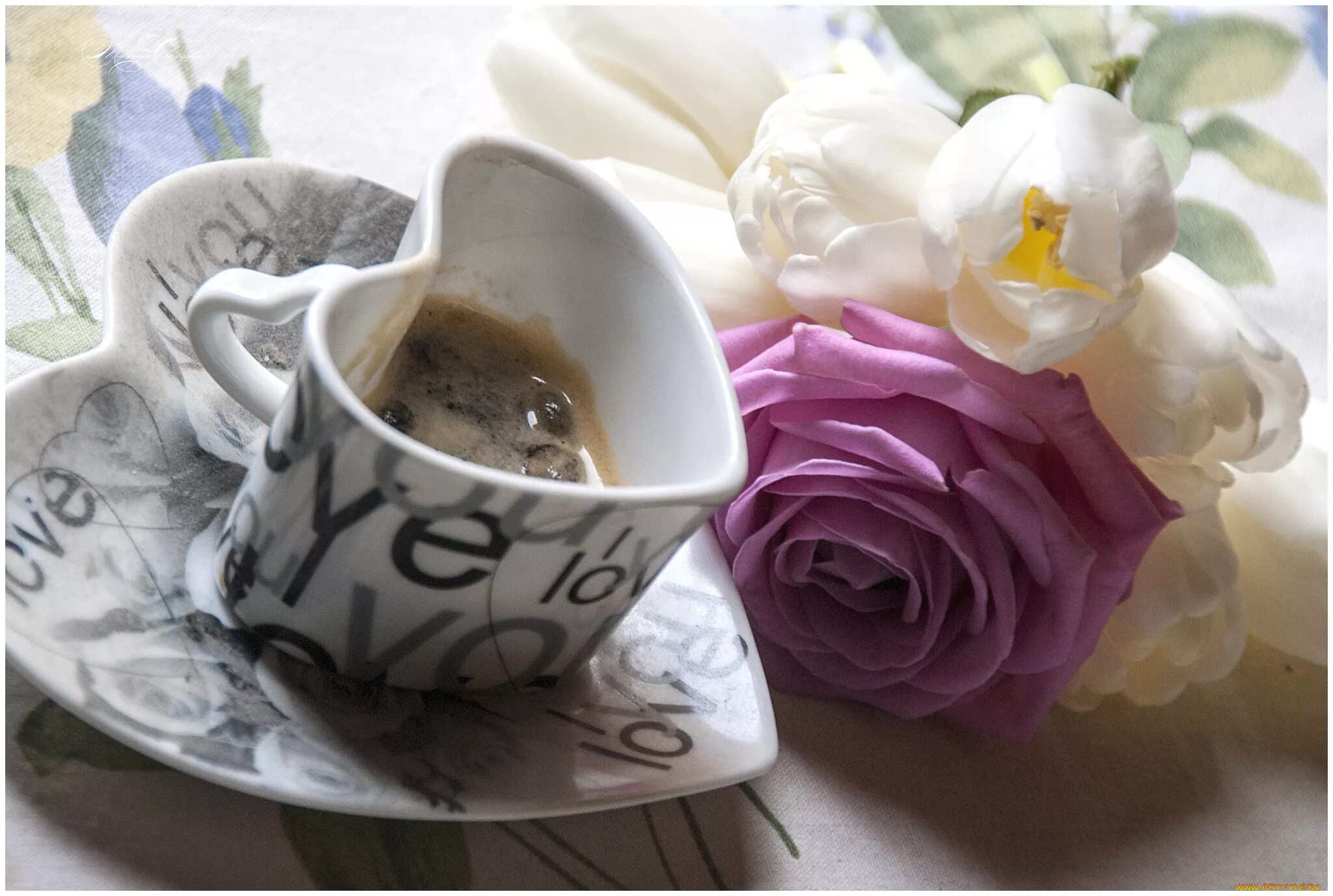 Самого невероятного доброго утра. Красивые цветы в чашке. Цветы в кружке. Чай с цветами. Кофе и цветы.
