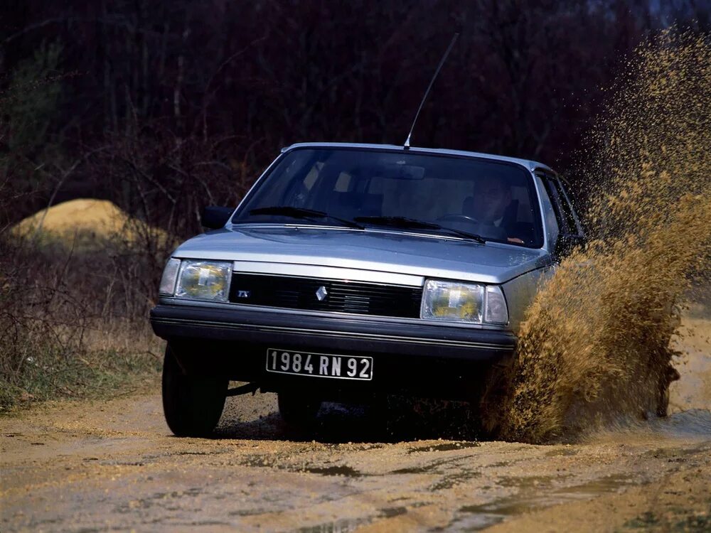 Renault 18. Renault 18 1.6. Renault 18 1986. Рено 18 универсал. Рено 18 1983 универсал.