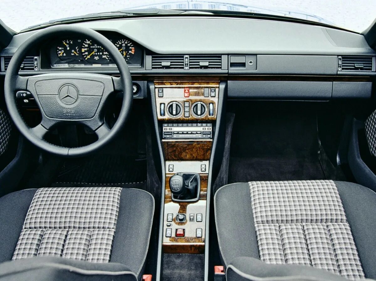 Mercedes benz w124 e500 салон. Mercedes ц124 салон. Mercedes benz w124 interior. Салон 124. Салон 124.