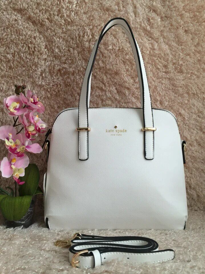 Американский бренд сумок kate spade new york. Кейт и сумка. Kate spade сумки. Сумка kate. Кейт спейд сумки.