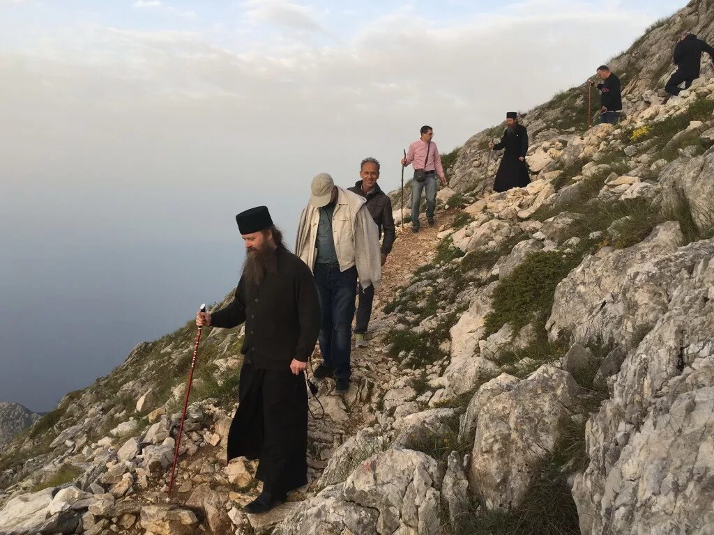православные паломники. человек совершающий паломничество. паломнический туризм в россии. паломничество на святую землю. религиозный туризм паломничество.