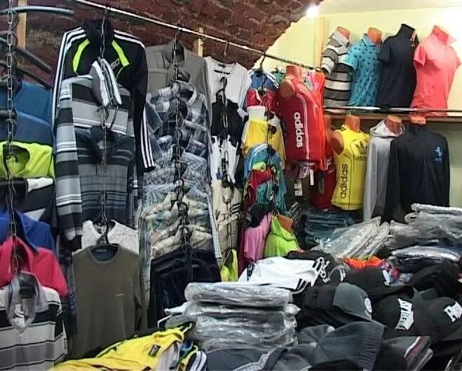 рынок одежды. троицкий рынок в санкт-петербурге. рынок санкт-петербург одежда апрашка. блошиный рынок в санкт-петербурге на удельной. питер троицкий рынок.