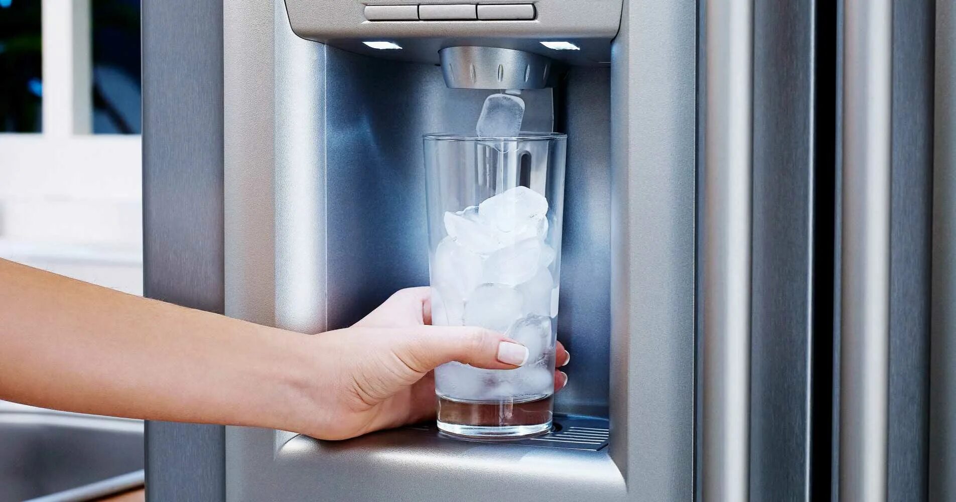 Ледогенератор Icemaker Liebherr. Liebherr встраиваемый с ледогенератором. Холодильник Water Dispenser. Холодильник Либхер с льдогенератором. Холодная вода в холодильнике