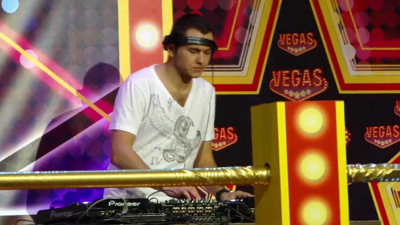 Rudenko nicco destination. Dj leonid rudenko feat nicco destination. destination руденко. dj rudenko everybody.