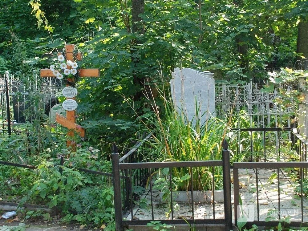 Место на кладбище нижний новгород. Ново-сормовское кладбище нижний новгород. Гнилицкое кладбище нижний новгород. Нижегородское кладбище на федяково. Стригинское кладбище нижний новгород фото памятников.