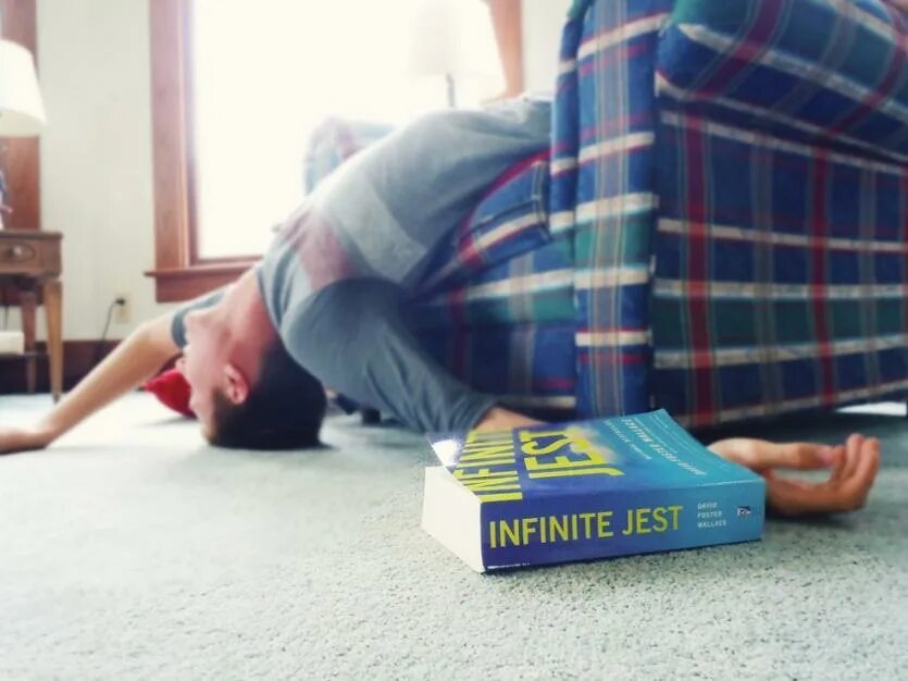 Дэвид фостер уоллес книги. Infinite jest. Уоллес бесконечная шутка. Бесконечная шутка дэвид фостер. Infinite jest.