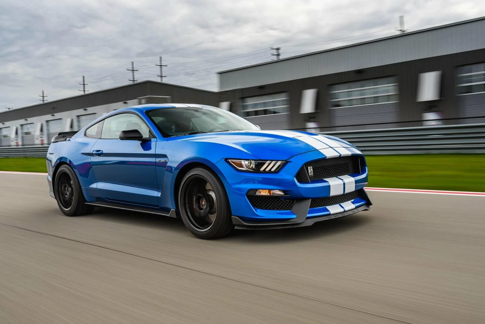 Мустанг рестайлинг. Форд Мустанг Shelby gt350. Форд Мустанг gt 350. Форд Мустанг Шелби gt 350 2019. Форд Мустанг ГТ 2019.