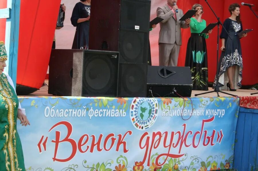 Афиша для концерта венок дружбы народов. Венок дружбы народов картинки. Венок дружбы народов крыма. Афиша для концерта венок дружбы народов. Фестиваль национальных культур венок дружбы.