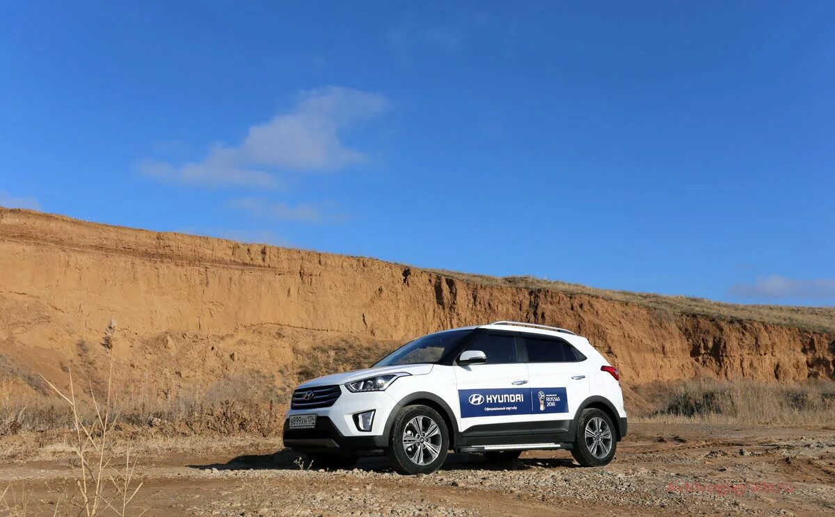 Крета белая тест драйв. Крета теста. Hyundai Creta 2018г фото. Крета дорога море картины и фото.