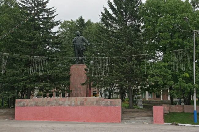 Памятник Ленину в Партизанске. Памятник Ленину в Партизанске Петра Яцыно. Памятники г Партизанска. Памятники город Партизанск.