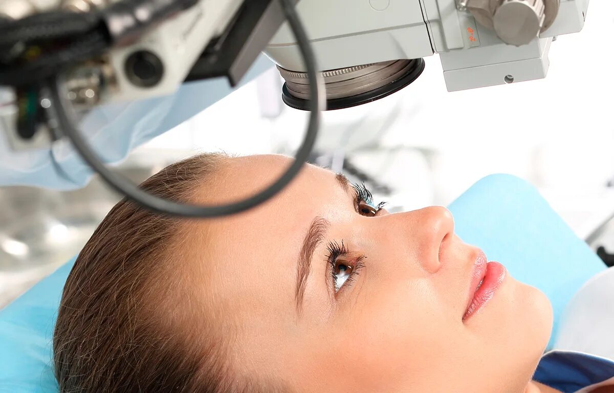 Зрение после лазерной коррекции. Операция по снижению глазного давления. Аппарат для коррекции астигматизма у детей. Лазерная коррекция зрения методом ласик. Коррекция зрения фемто ласик схема.