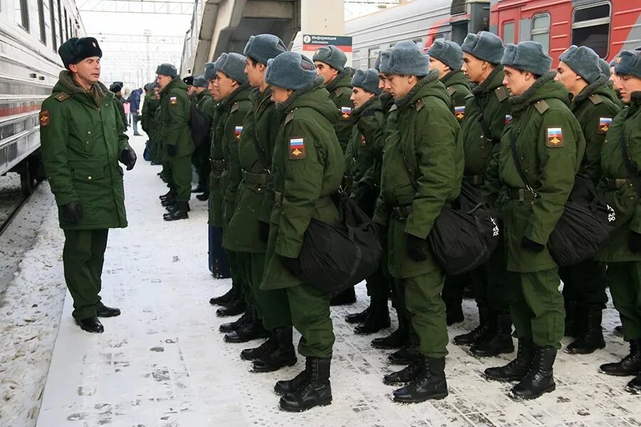 Призыв. Зимняя Военная форма. Военные срочники. Армия призывники. Эшелон призывников