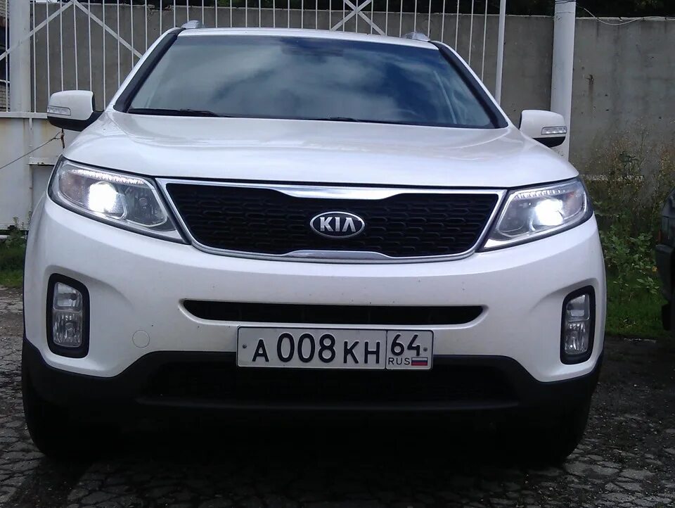 Кия Соренто 2 ксенон. Kia Sorento 2014 штатный ксенон. Киа Соренто 2011 на ксеноне. Киа Соренто заводской ксенон. Ксенон соренто