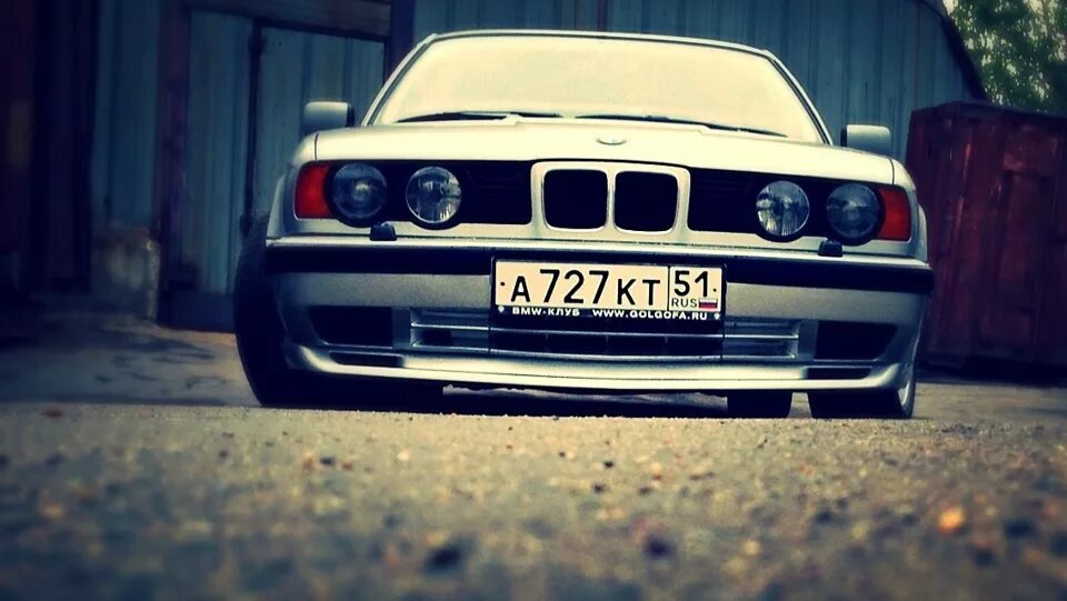 Е34 гаджи. BMW e34 белая. БМВ е34 белая. BMW 5 е34 белая. БМВ е34 хулиганка.