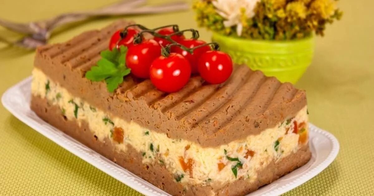 Вкусный печеночный паштет. Печеночный паштет ,(куриной печени). паштет из куриной печени с сыром. блюда с паштетом из куриной печени. паштетом из печени и сыром.
