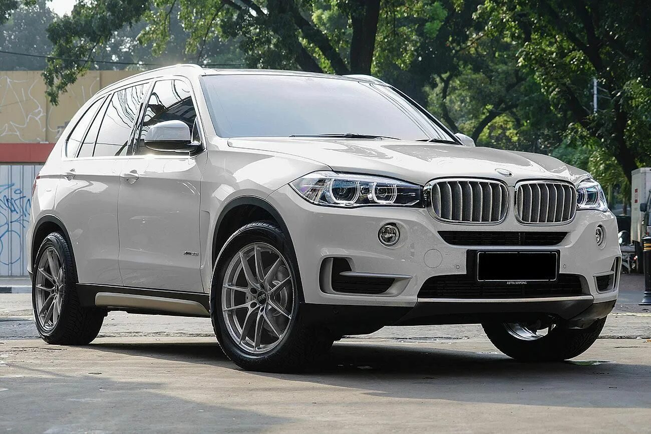 Bmw x5 2013. БМВ x5 f15. BMW x5 f15 White. BMW x5 f15 белый. BMW x5 III (f15).