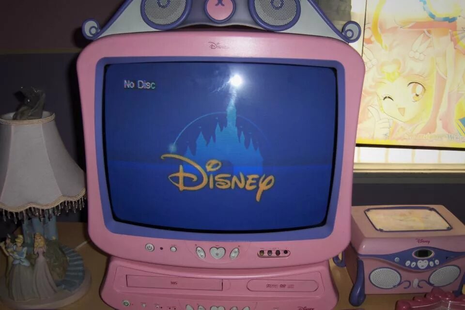 Телевизор Disney VHS. Телевизор Дисней. Смешарики телевизор. Двд Дисней телевизор.
