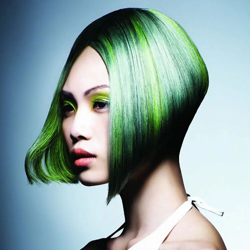 Зеленые пряди волос. Зеленые волосы. Зелёные пряди на светлых волосах. Окрашивание волос с зелеными прядями.