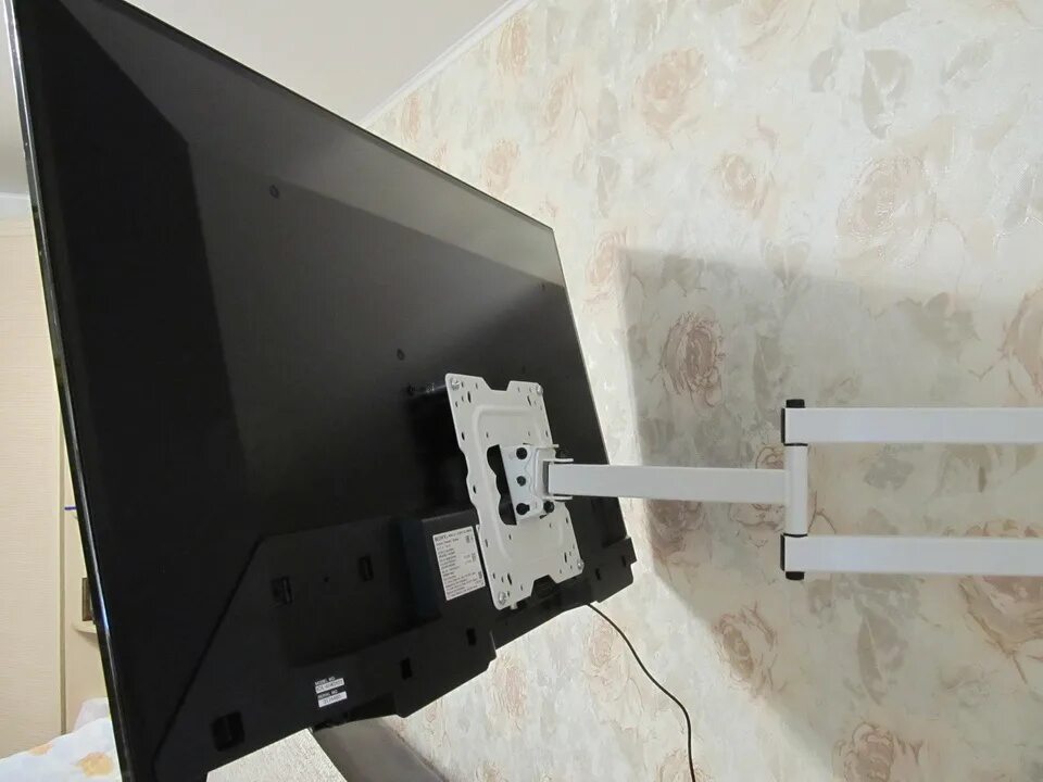 Телевизоры LG 32ln541u кронштейн. Кронштейн для телевизора LG 32lm580t. Кронштейн для ТВ самсунг q70a50 дюймов. Кронштейн для телевизора LG 43uf680v.
