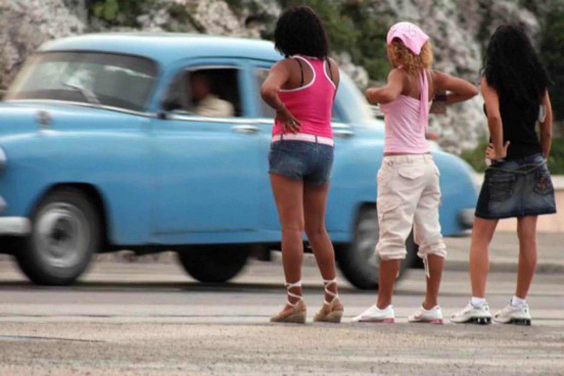Мать легкого поведения. Девушки Кубы. Кубинские девочки легкого поведения. Одежда девушек легкого поведения. Кубинские девушки на улице.