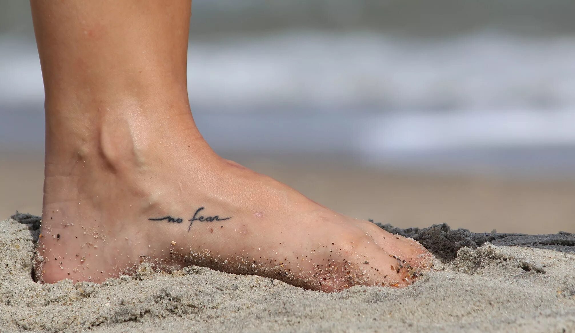 екатерина климова в купальнике. екатерина климова татуировки. екатерина климова тату. тату у климовой на ноге. тату екатерины климовой.