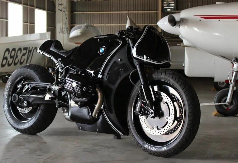 T 9 t r 6 m. BMW R Nine t Highway Fighter. Racing Spirit: BMW Nine t Roadster. SKYFIGHTER BMW. Черно вишневый мотоцикл.