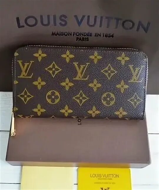 Кошелек цум. Louis Vuitton Maison fondee en 1854 Paris. Louis Vuitton Maison fondee en 1854 Paris платок.