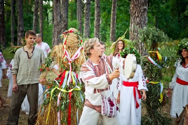 Песни ивана купало. Купальское дерево в праздник Ивана Купалы. Сваты Ивана Купала. Ой на Ивана Ой на Купала. Купальская в сериале Сваты театр песни джерела.