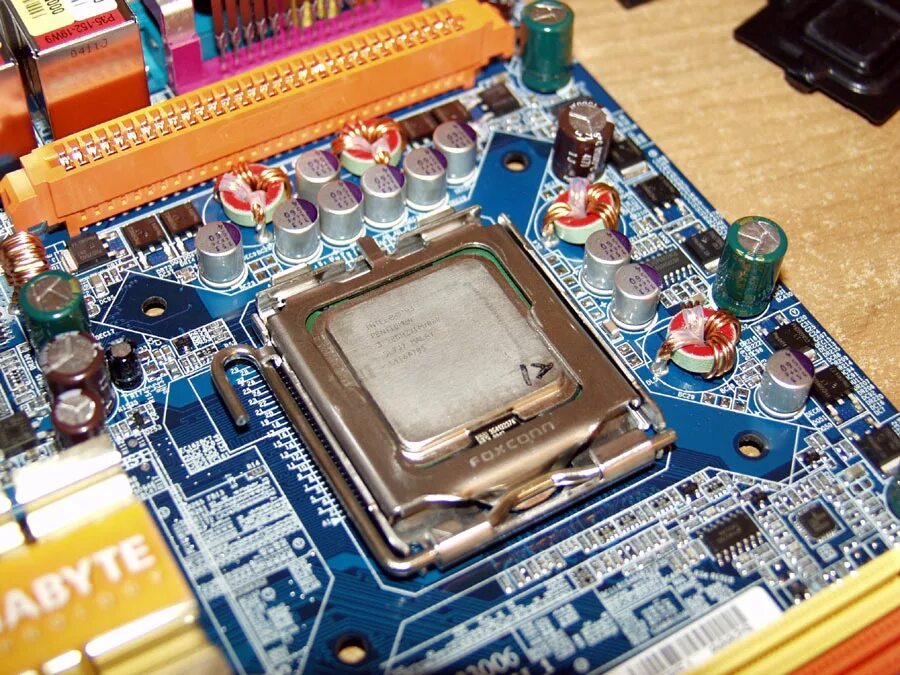 LGA 775 Socket процессоры. Сокет lga775 процессоры. Lga775 процессоры апгрейд. 775 Сокет материнская плата с процессором.