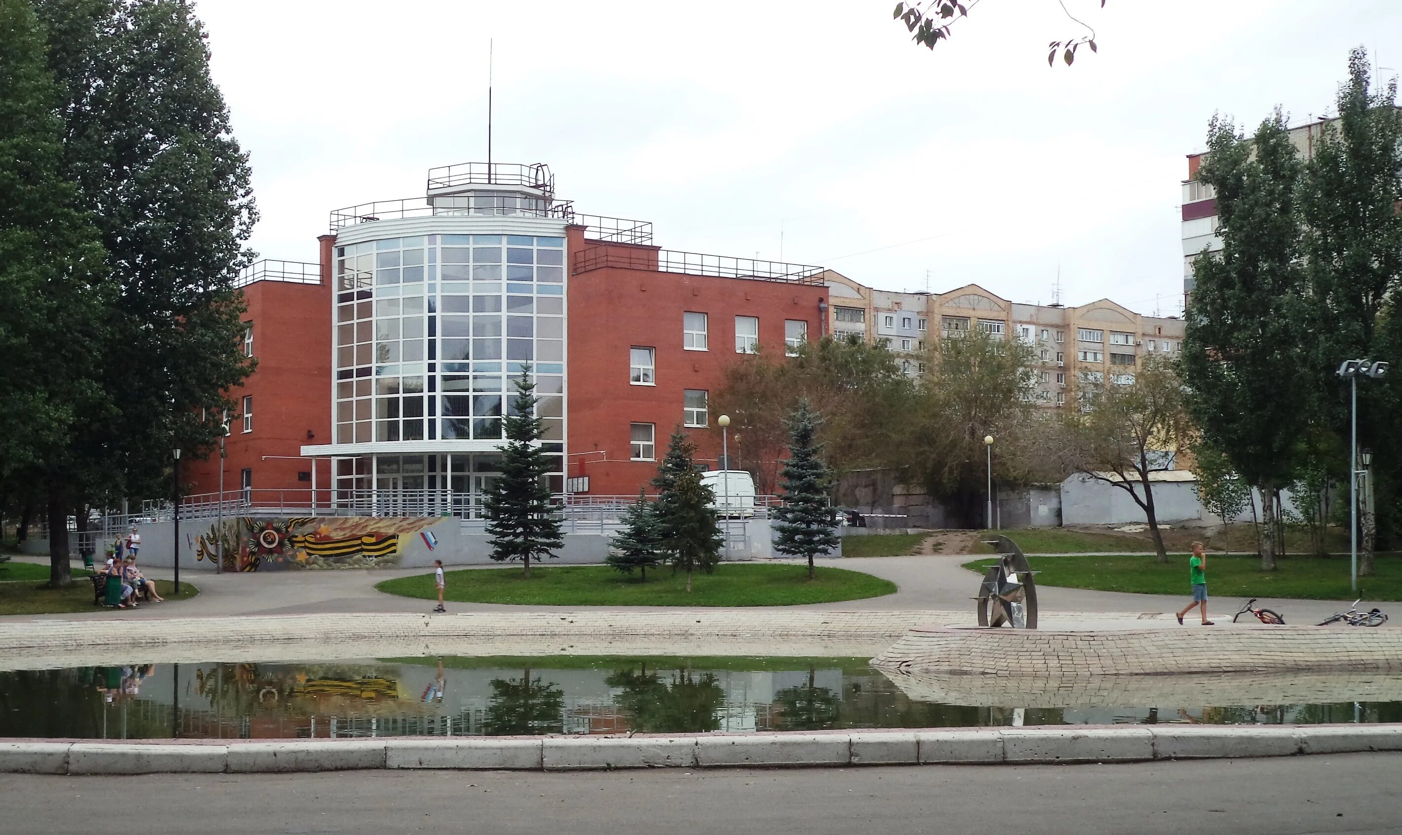 Город мориса тореза. Стадион заря самара мориса тореза. морис торез. морис торез фото. мориса тореза энтузиастов 90е гг. самара.