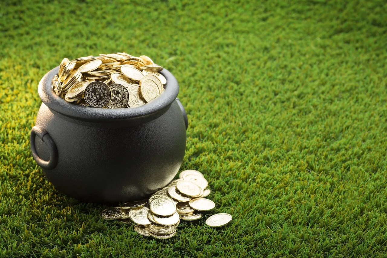 денежный горшочек. горшочек с монетами для привлечения денег. котелок с золотом. чаша с деньгами. горшок с монетами.