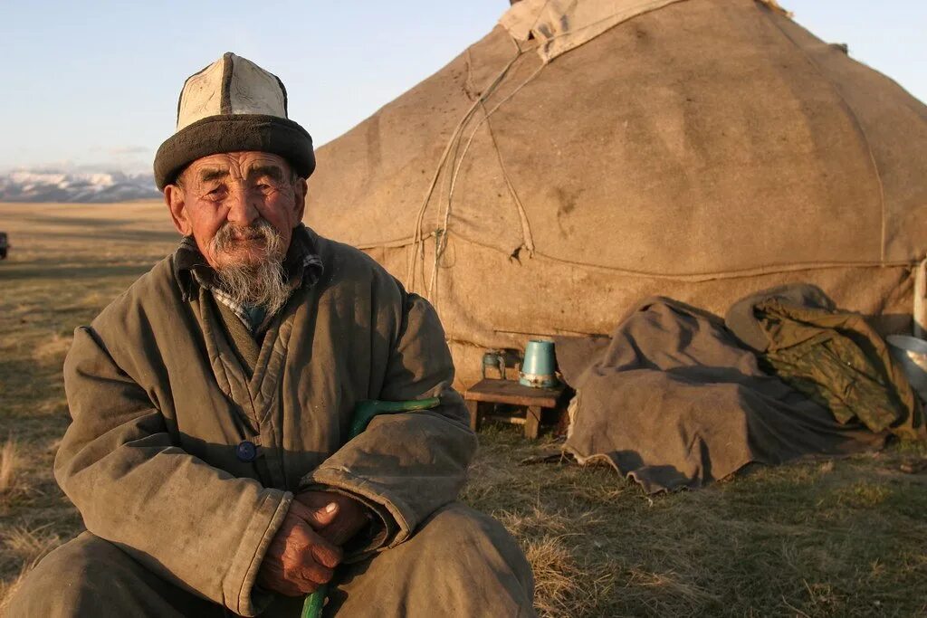 Киргизы башкирия. Старик Монгол. Старик казах. Монголы кочевники. Кыргызские кочевники.