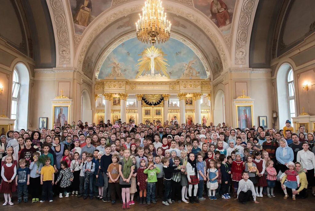 Церковный приход. Церковь Татьяны в Москве. Интерьер храма мученицы Татианы МГУ. Храм мученицы Татианы при МГУ алтарь. Манежная площадь храм мученицы Татьяны.