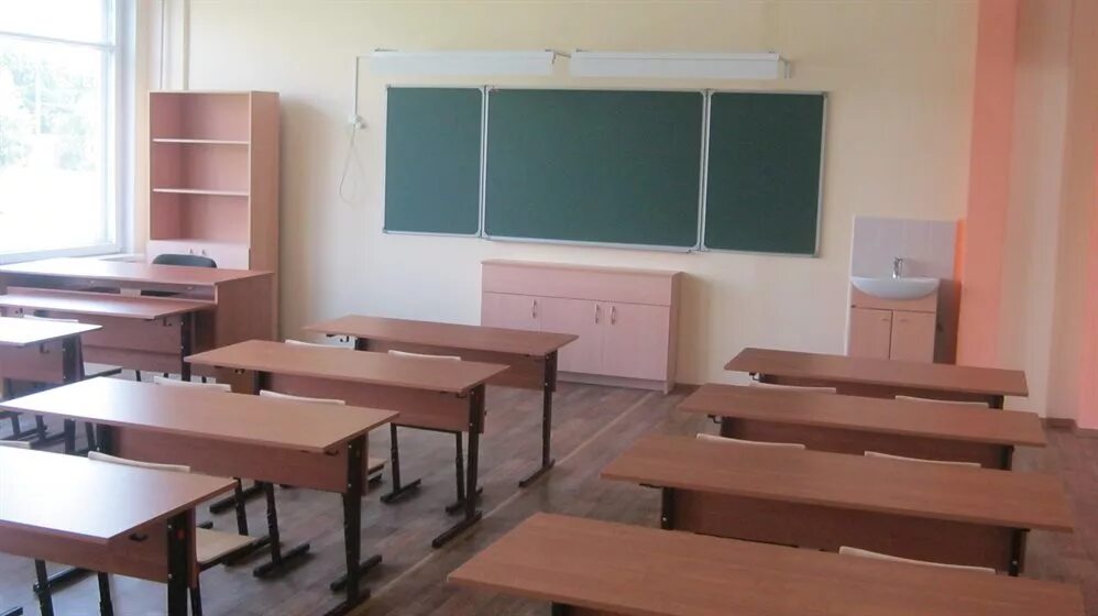 Приемка школ к новому учебному году. Подготовка школ к учебному году. Подготовка школ к началу учебного года. Школа в южно сахалинске. Фото коридора лицея 3 братск.