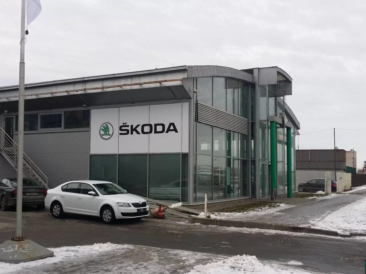 Клевер автосалон спб. Вагнер Пулково. Пулково Вагнер Skoda. Салон Шкода на Пулковском шоссе. Автосалон Пулково.