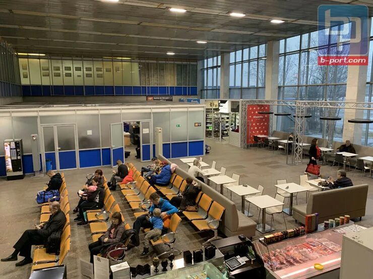 Международный аэропорт мурманск. Город мурманск аэропорт. Аэропорт мурманск фото. Аэропорт мурманск внутри. Аэропорт мурманск изнутри.