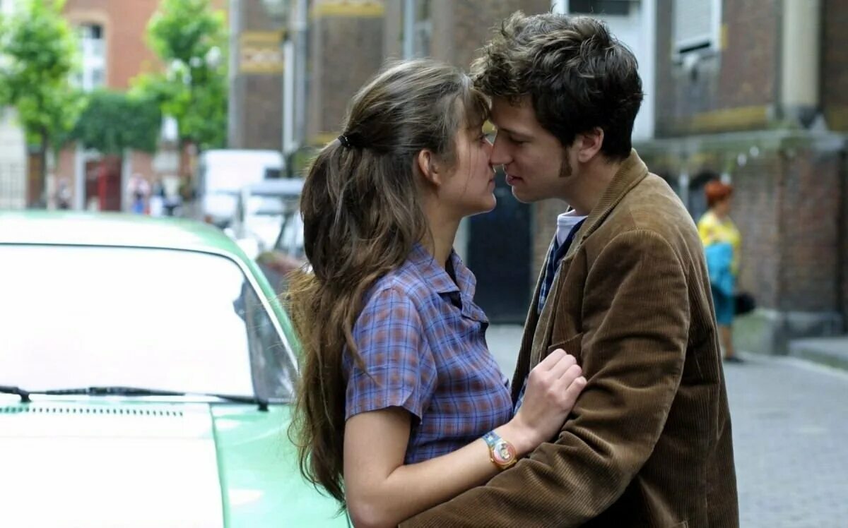 песня не смотрю на других парней больше. песня не смотрю на других парней больше. песня не смотрю на других парней больше. парень и девушка под дождем. песня не смотрю на других парней больше.