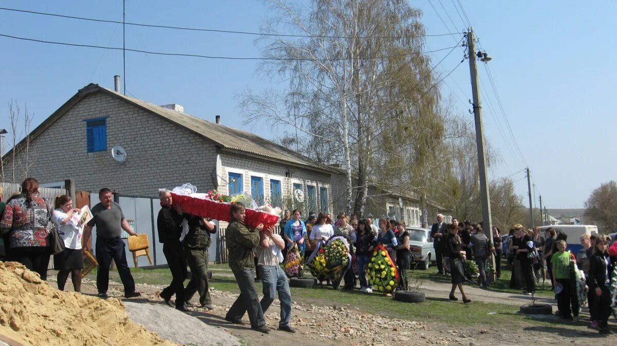 Подслушано глебовка новая. Поселок Первомайский Новопокровский район. Жители села Сотниковское. Деревня Стрелица. Жители поселка Стрелица.