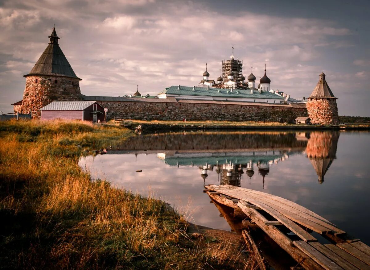 Соловецкий Кремль Соловецкие острова. Остров Соловки Карелия. Соловецкий архипелаг Соловки. Карелия Соловецкие острова монастырь.